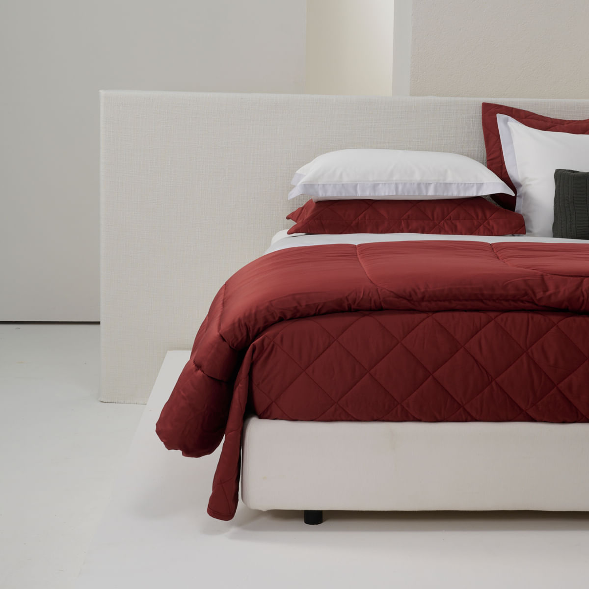 10 01 0556 COLCHA SUBLIME  VINHO 001